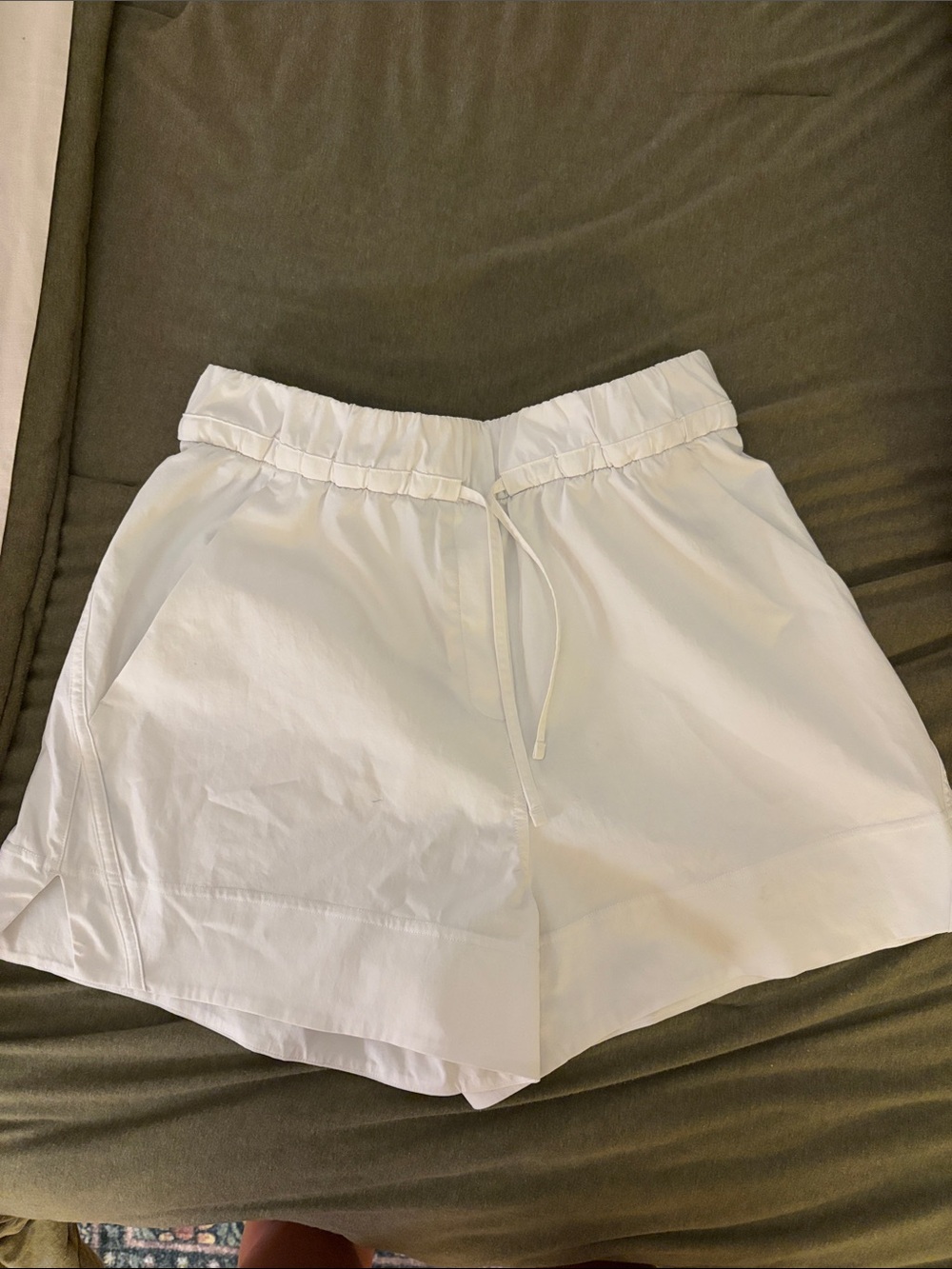 Lululemon Women's White Elastic-Waist Drawstring Shorts